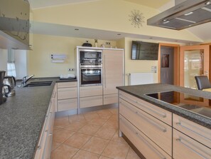 Kühlschrank, Ofen, Herdplatte, Geschirrspüler