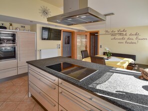 Kühlschrank, Ofen, Herdplatte, Geschirrspüler