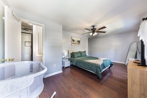 4 soverom, strykejern/-brett, internettilgang og sengetøy