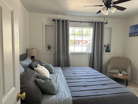 2 bedrooms, WiFi, bed sheets. Spacious Suite E