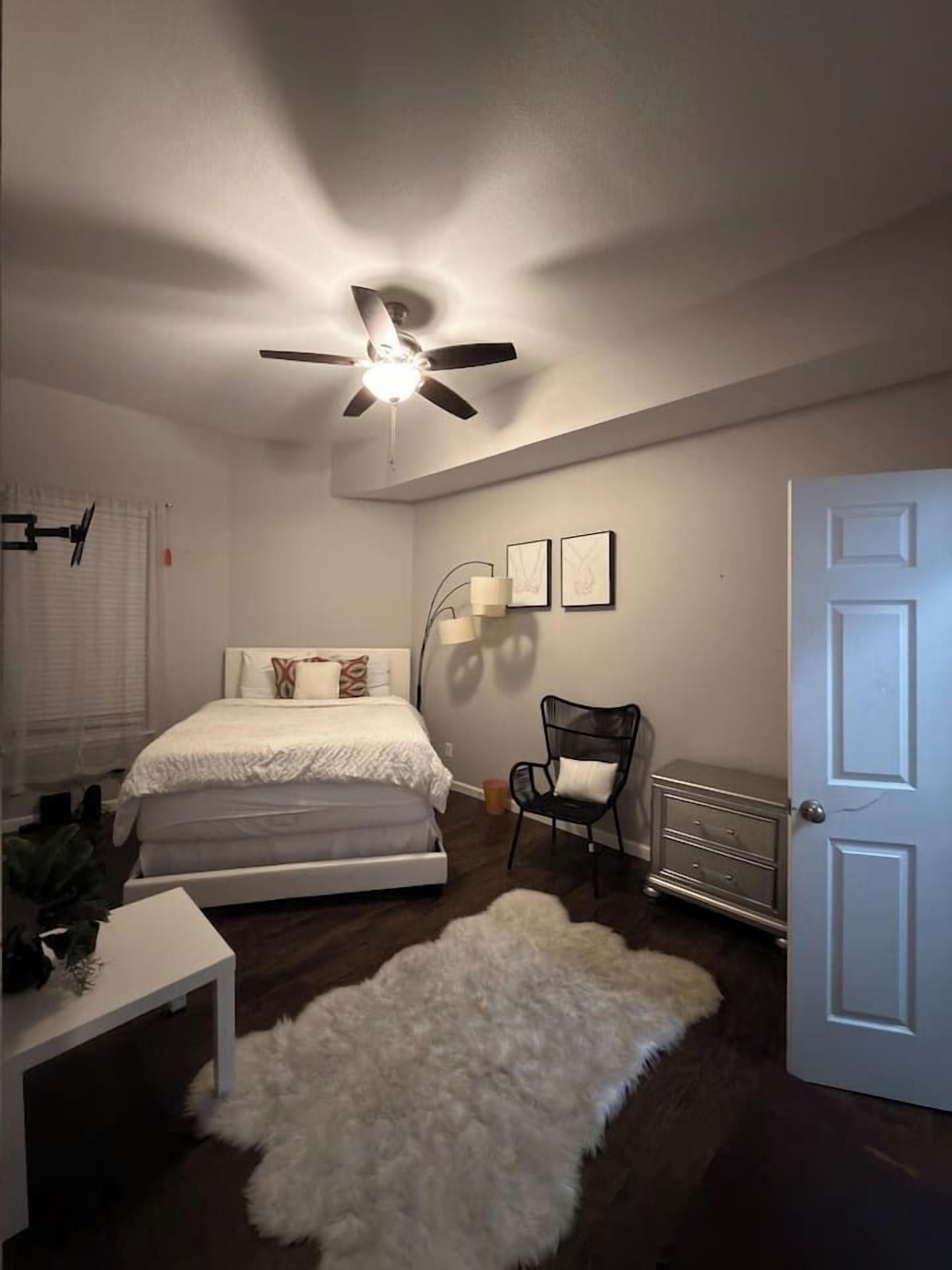 3 habitaciones, escritorio, wifi gratis y ropa de cama 