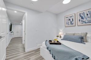 1 bedroom, iron/ironing board, internet, bed sheets