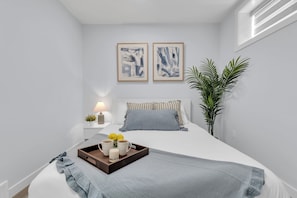 1 bedroom, iron/ironing board, internet, bed sheets