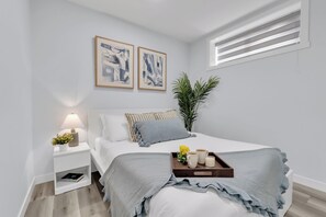 1 soverom, strykejern/-brett, internettilgang og sengetøy