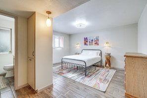3 bedrooms, iron/ironing board, Internet, bed sheets - Close to Golf: Sun City Escape w/ Furnished Porch! (Sun City)