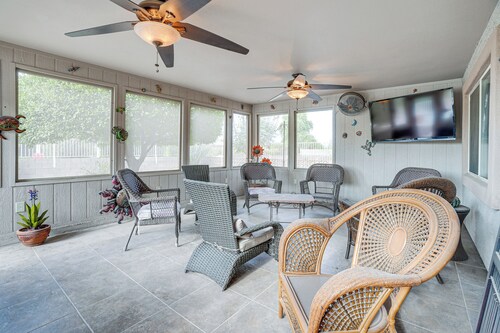 Close to Golf: Sun City Escape w/ Furnished Porch!