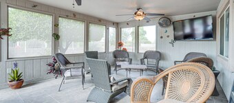 Close to Golf: Sun City Escape w/ Furnished Porch!