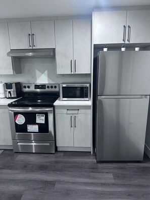 Mikroaaltouuni, uuni, liesi, astianpesukone