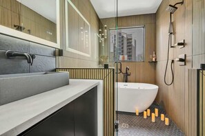 Dusche, Haartrockner, Shampoo