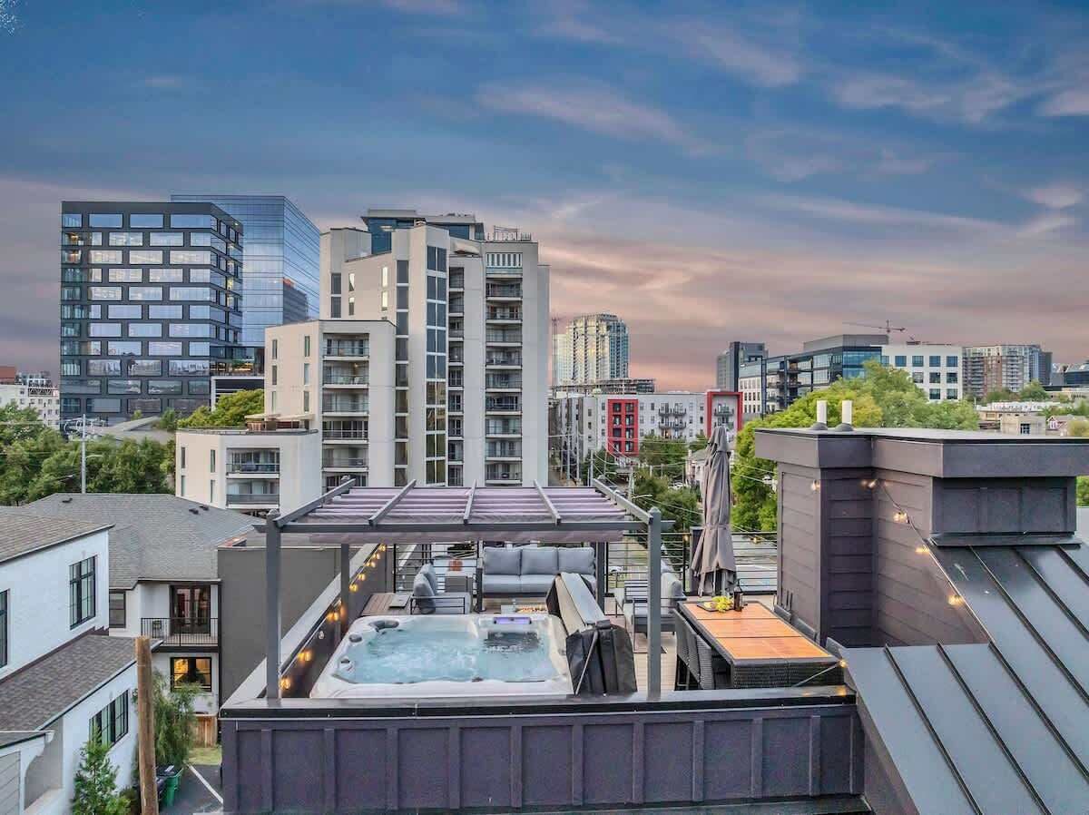 Tina de hidromasaje al aire libre