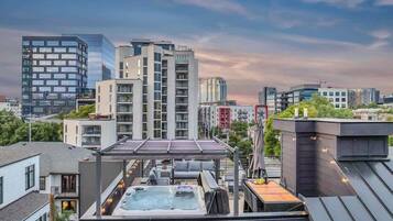 Tina de hidromasaje al aire libre