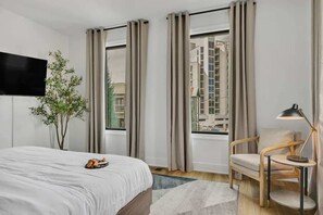 5 habitaciones, tabla de planchar con plancha, wifi y ropa de cama