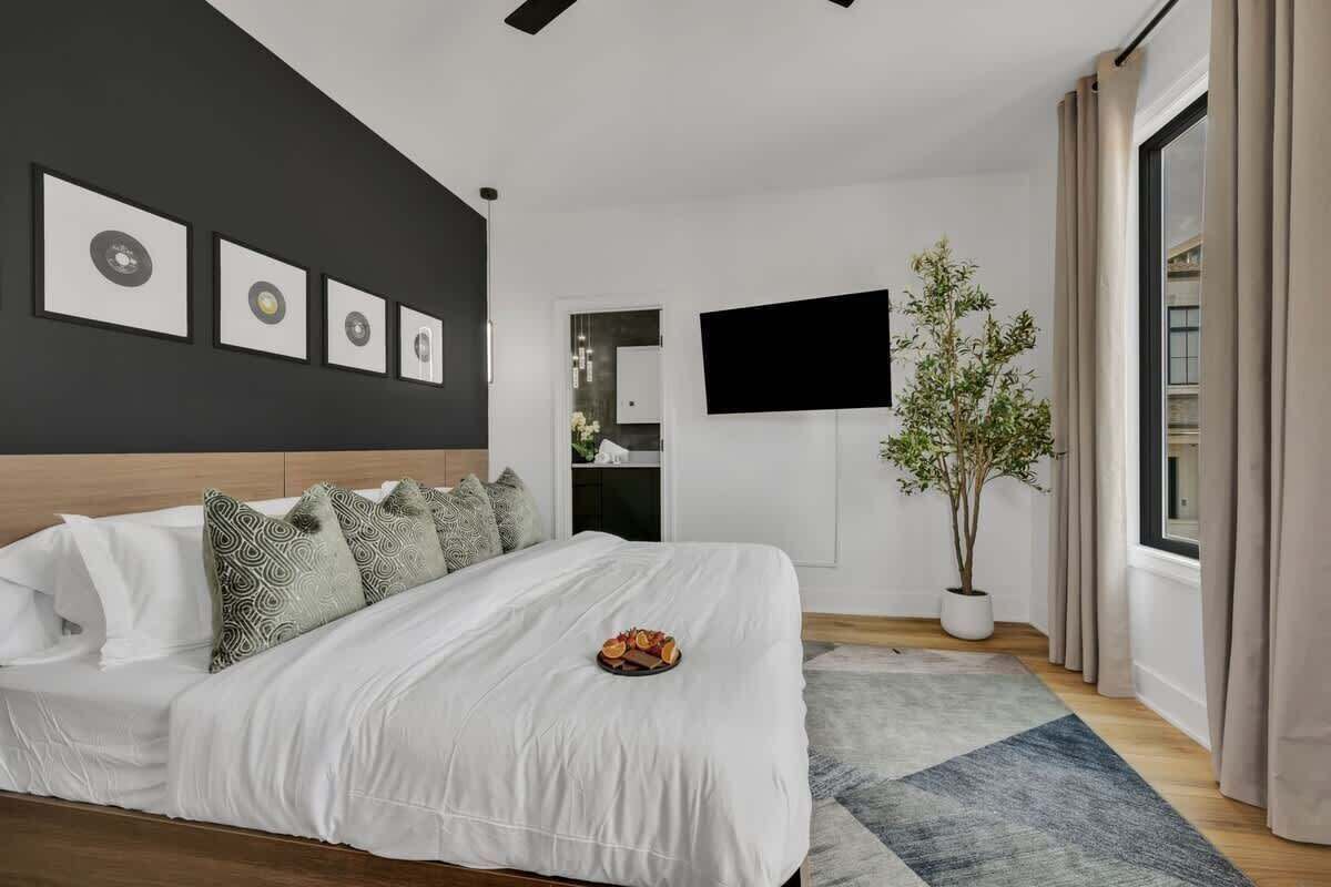 5 habitaciones, tabla de planchar con plancha, wifi y ropa de cama 