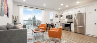 Cypress Street Condo • 3.5 Mins to the Beach