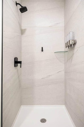 Shower, hair dryer, shampoo - Top Floor | Water Views | Walk to Beach + DT TC (Traverse City)