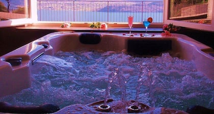 Casa Osmanto H: A cozy and welcoming apartment situated at a short distance from the shores of Lake Como, with Free WI-FI.