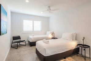 3 bedrooms, iron/ironing board, WiFi, bed sheets