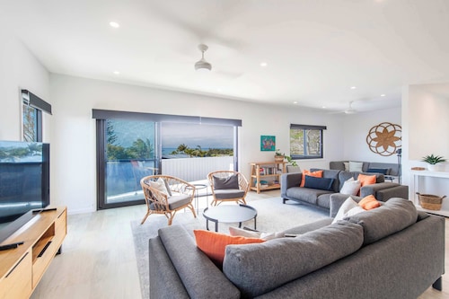 The Bay House - Oceanstays