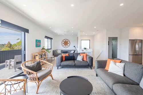 The Bay House - Oceanstays