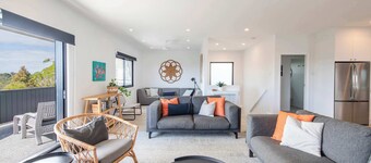 The Bay House - Oceanstays