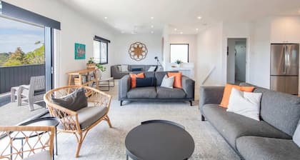 The Bay House - Oceanstays