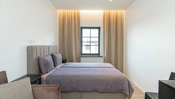 Työpöytä, kannettavalle tietokoneelle sopiva työtila, ilmainen Wi-Fi