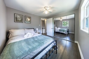 3 室のベッドルーム、アイロン / アイロン台、WiFi、ベッドシーツ