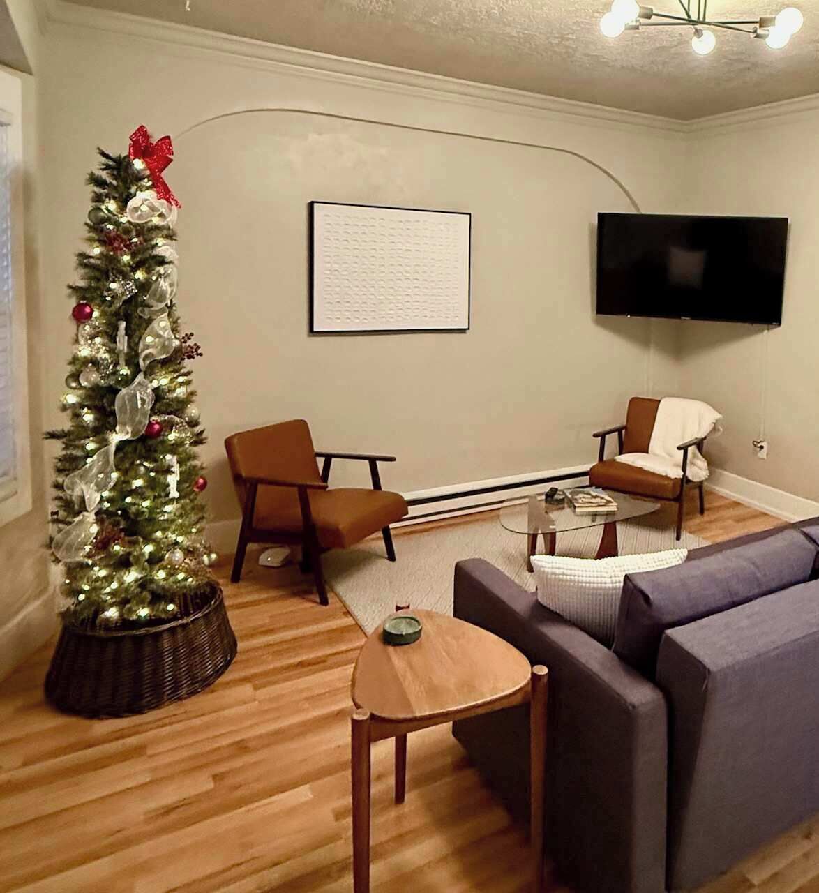 Een televisie en een kantoor