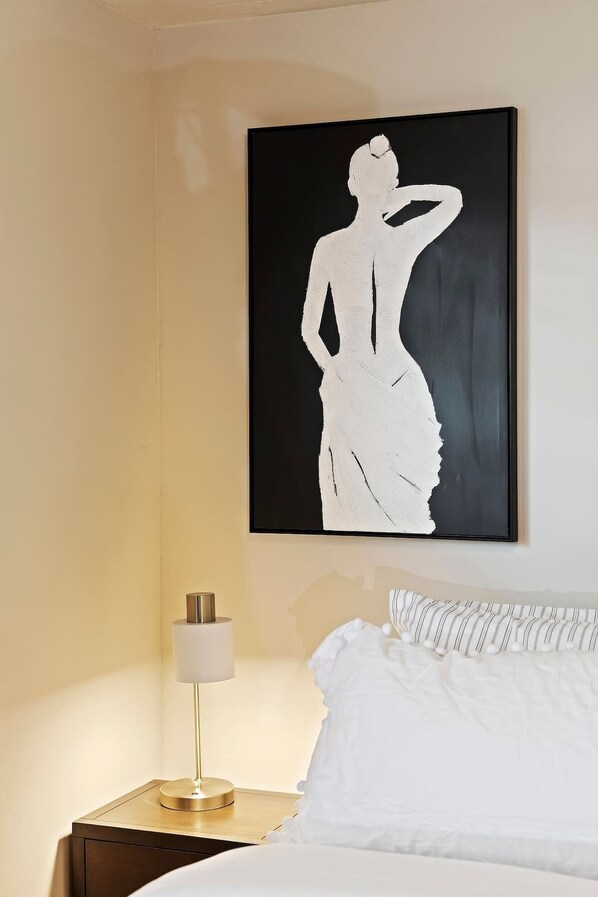 1 bedroom, desk, travel cot, WiFi