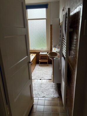 Hair dryer, towels, soap, toilet paper - Period Townhouse in beautiful Alkmaar (Alkmaar)