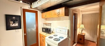 Downtown Private 2 Bedroom Independent Suite