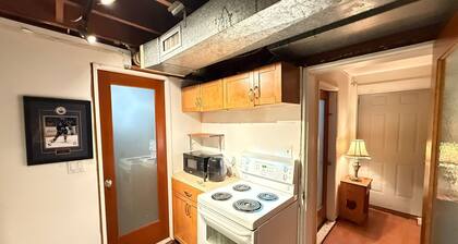 Downtown Private 2 Bedroom Independent Suite