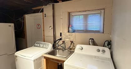 Downtown Private 2 Bedroom Independent Suite