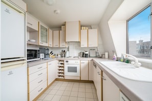 Refrigerador, microondas, horno, lavavajillas