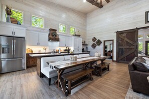 Refrigerador, microondas, horno, placa de cocina