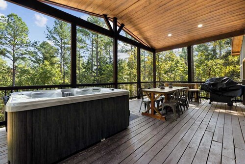 Broken Bow Luxury Cabin • Hot Tub • Playset/Games