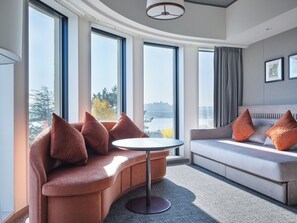 Kamar, Bebas Asap Rokok, pemandangan sungai | Brankas dan Wi-Fi gratis