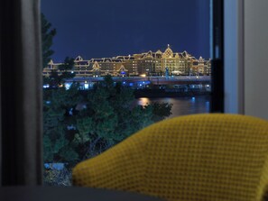 Kamar Premium, Bebas Asap Rokok, pemandangan sungai | Brankas dan Wi-Fi gratis