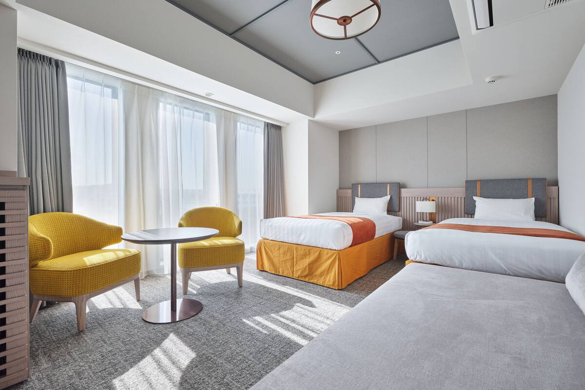Premium River View Room, Non Smoking | In-room safe, WiFi (free), bed sheets