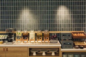 Daily buffet breakfast (JPY 2800 per person) - Premium hotel MONday MAIHAMA View I (Tokyo)