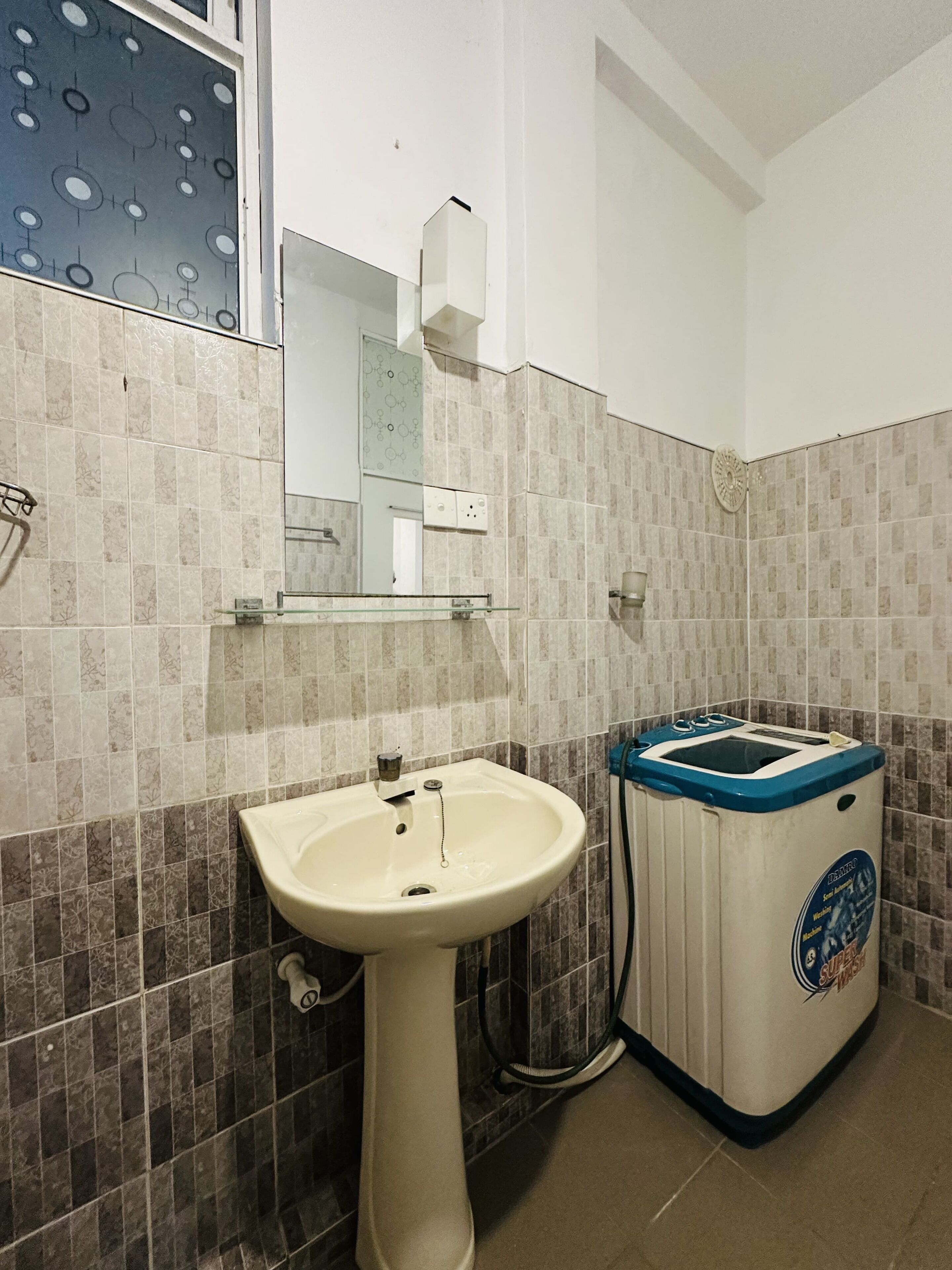 Căn hộ phong cách cổ điển, quang cảnh biển | Phòng tắm | Buồng tắm vòi sen, khăn tắm, xà phòng, dầu gội 