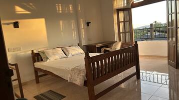 Classic Apartment, Sea View