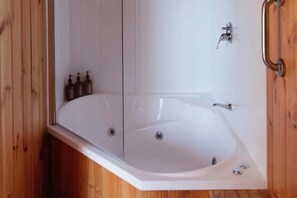 Handtücher, Seife, Shampoo, Toilettenpapier
