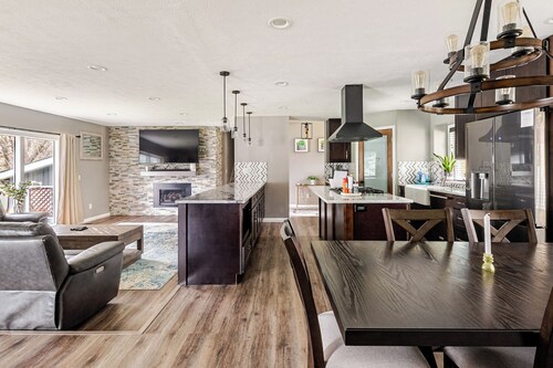 Spacious 5-bedroom house in North Spokane with Hot tub & game room.