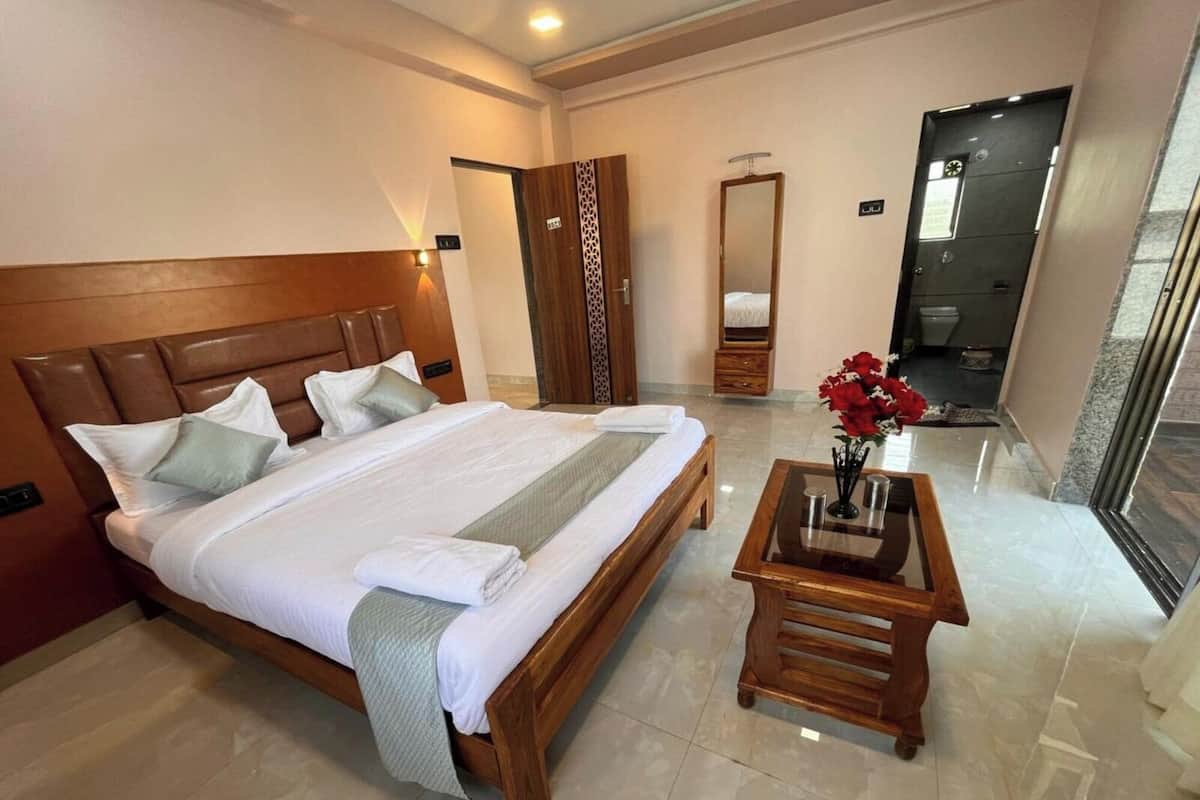 Villa | Rollaway beds, free WiFi, bed sheets