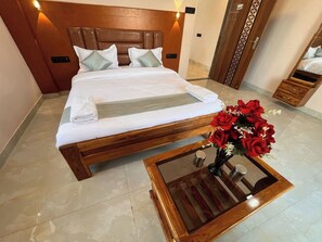 Villa | Rollaway beds, free WiFi, bed sheets - Assort Villa (Bhilar)
