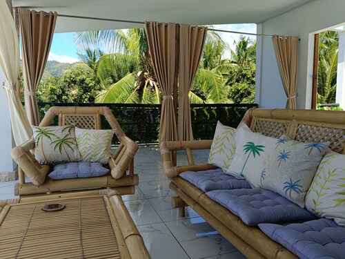 Skylodge 1 B&B - Bali Jungle Retreat with Fine Dining & Eco Pool