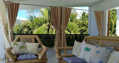 Skylodge 1 B&B - Bali Jungle Retreat with Fine Dining & Eco Pool