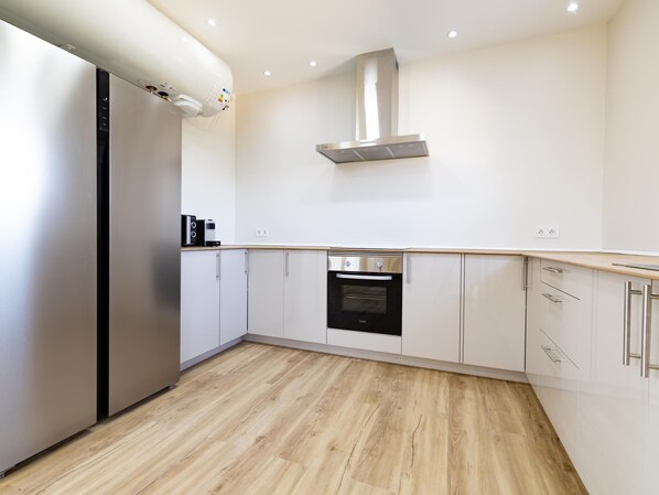 Fridge, microwave, oven, dishwasher