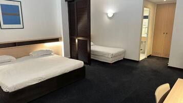 Triple Room | In-room safe, desk, laptop workspace, iron/ironing board
